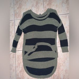 Express tip sweater no wear and tear!!!!